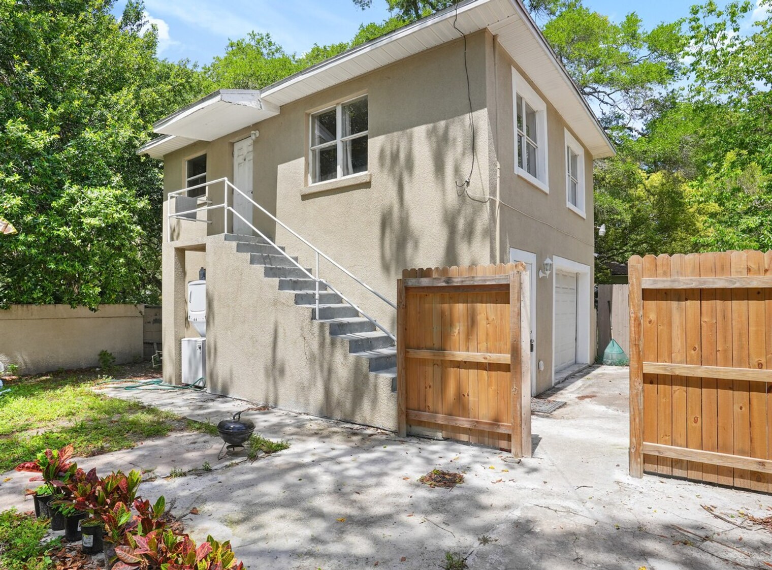 Building Photo - 1022 E 25th Ave
