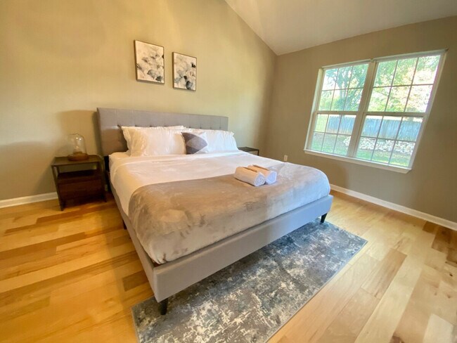 Building Photo - 6054 Lights Ferry Rd