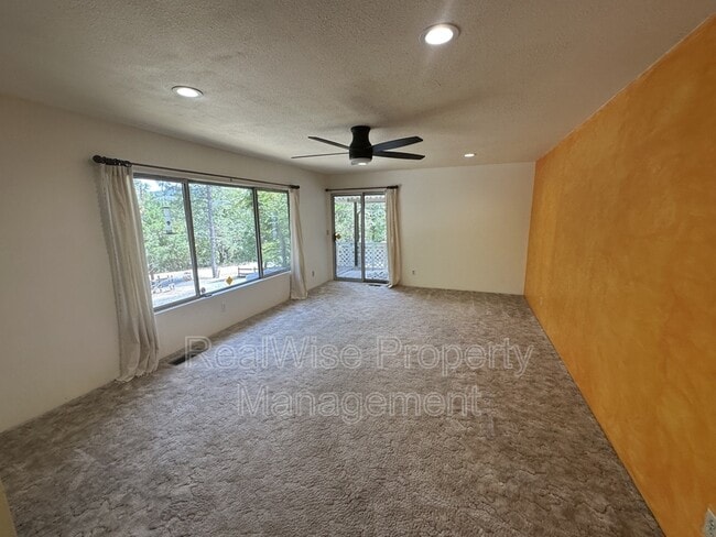 Building Photo - 321 Larkin Rd