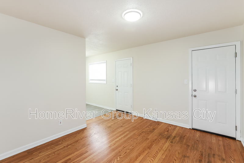 Building Photo - 1527 N 64th Dr