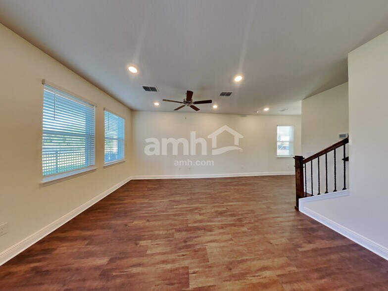 Building Photo - 27318 St Andrews Ave