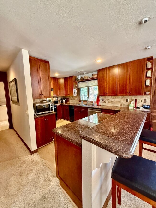 Building Photo - Furnished 3BD/2BA Near Eagle Lodge | Sunny Deck | Wood-Burning Fireplace | Garage