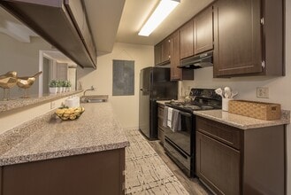 Building Photo - Pheasant Pointe