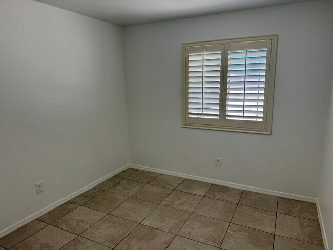 Building Photo - Three Bedroom Two Bath San Luis Home in Los Mezsquites