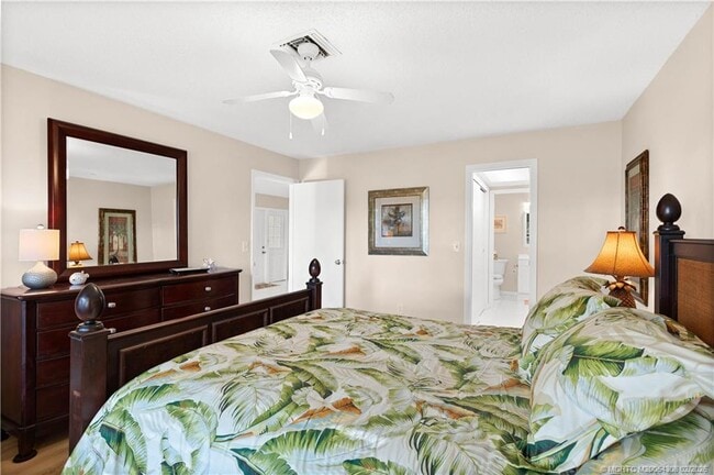 Building Photo - 4885 SE Capstan Ave