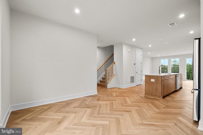 Building Photo - 42106 Picasso Sq