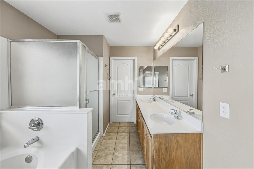 Building Photo - 3387 Antique Rose Dr
