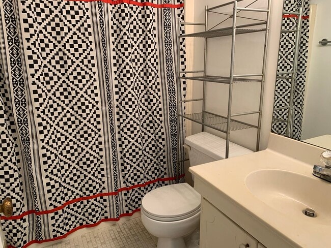 Building Photo - MAY 2025 RENT FREE--LOCATED NEAR CRABTREE-...