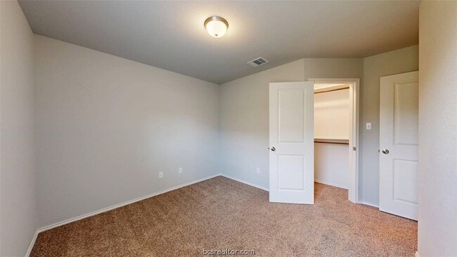 Building Photo - 803 Meadow Brook Dr