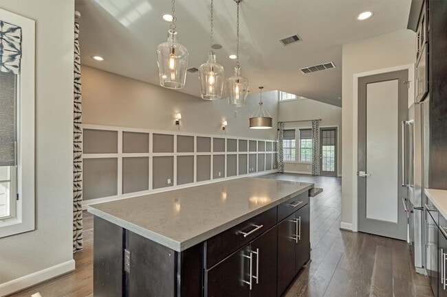 Building Photo - 9627 Towne Lake Pkwy