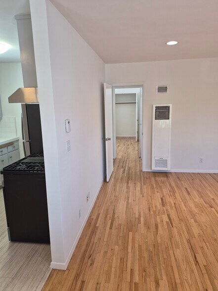 Building Photo - 511A Strand St