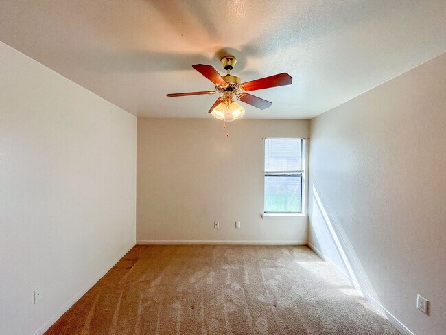 Building Photo - 1212 Nicholas Cir
