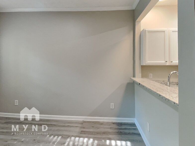 Building Photo - 857 Glynn Oaks Dr