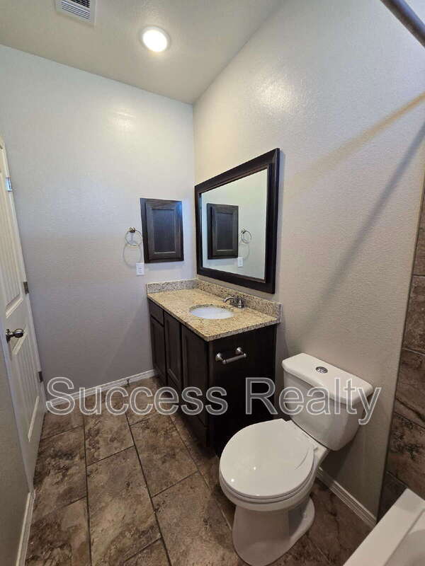 Building Photo - 10624 Hidden Chapel Pl