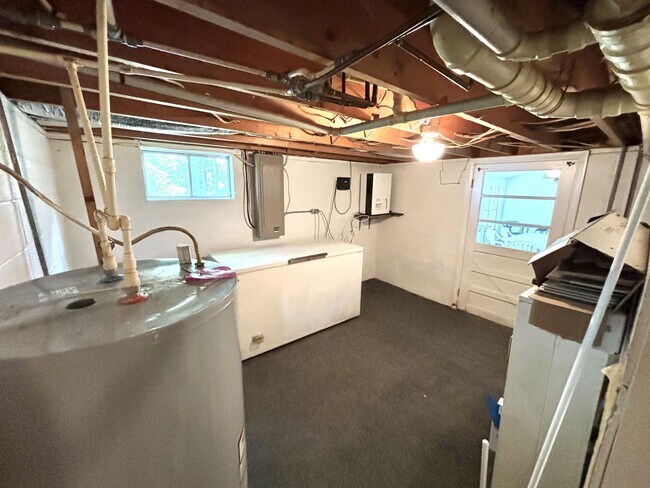 Building Photo - 1405 Webb Ridge Rd