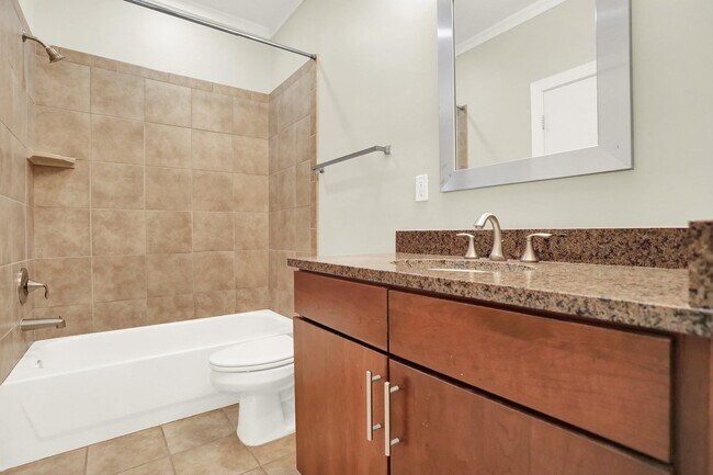 Building Photo - 358 Island Dr