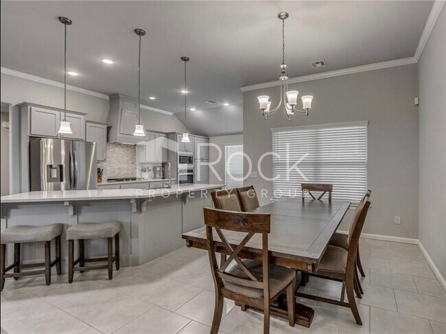 Building Photo - Gorgeous 4 Bedroom Home with Storm Shelter