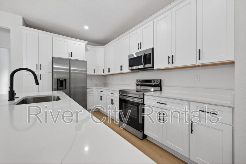 Building Photo - 9281 Dolphin St