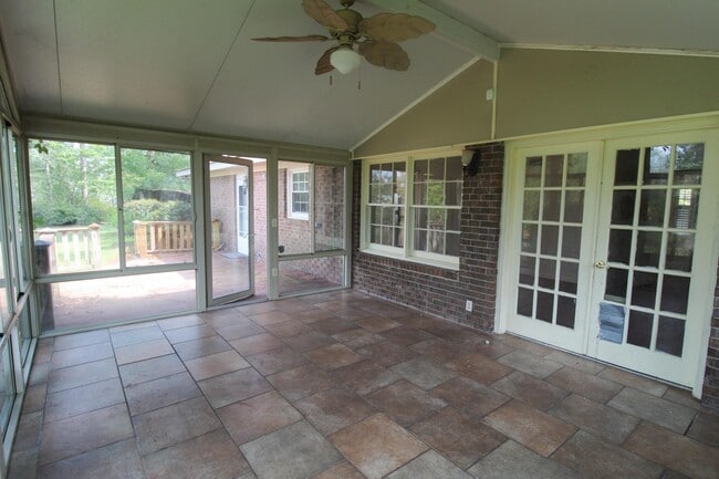 Building Photo - 209 Belair Dr