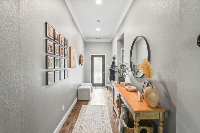 Building Photo - 913 Freesia Dr
