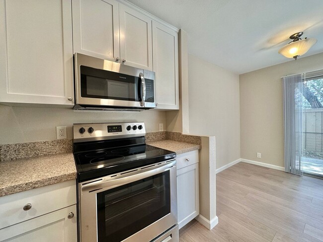 Building Photo - Newly Remodeled 2 Bedroom 2 Bath Near UTC ...