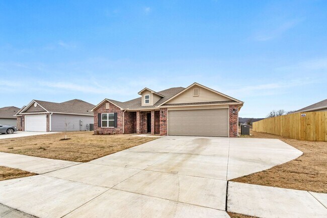 Building Photo - Beautiful new build home!