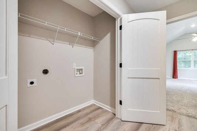 Building Photo - Freshly Painted 4 Bed Home on Huge Lot wit...