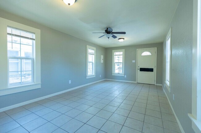 Building Photo - 330 Gem Ln