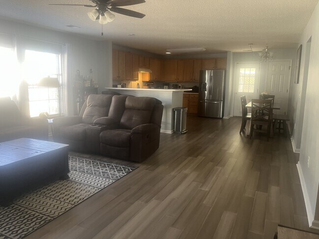 Building Photo - 343 Briarbend Rd