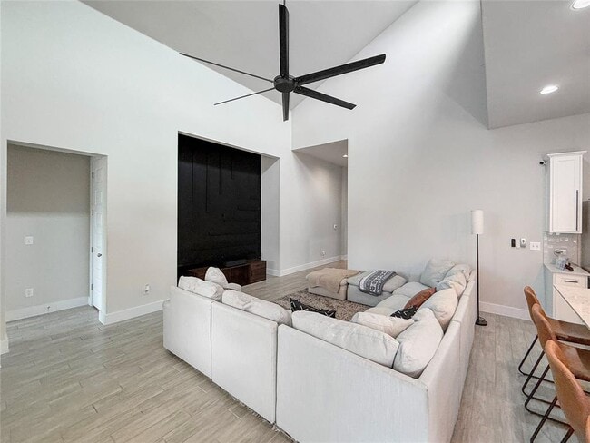 Building Photo - 11216 Charger Wy