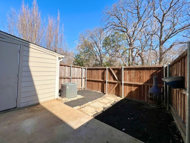 Building Photo - Cozy condo in Euless!!!