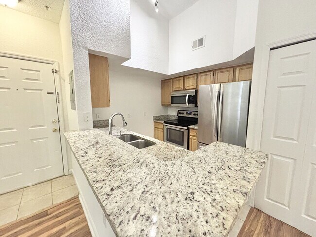 Building Photo - 8300 Elm Park Dr