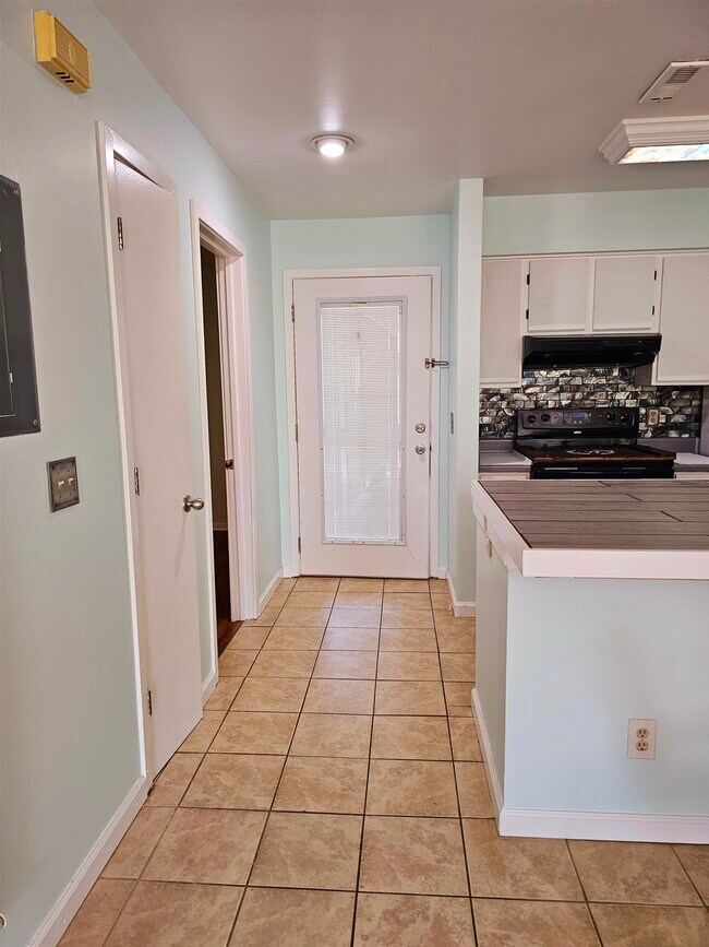 Building Photo - 4489 Little River Inn Ln