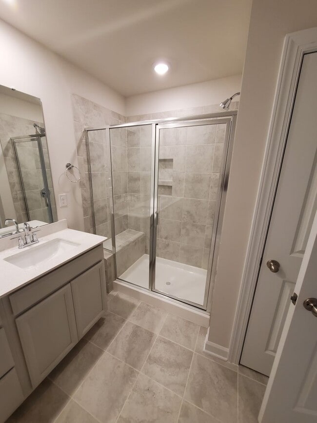 Building Photo - Beautiful Home in Huntersville