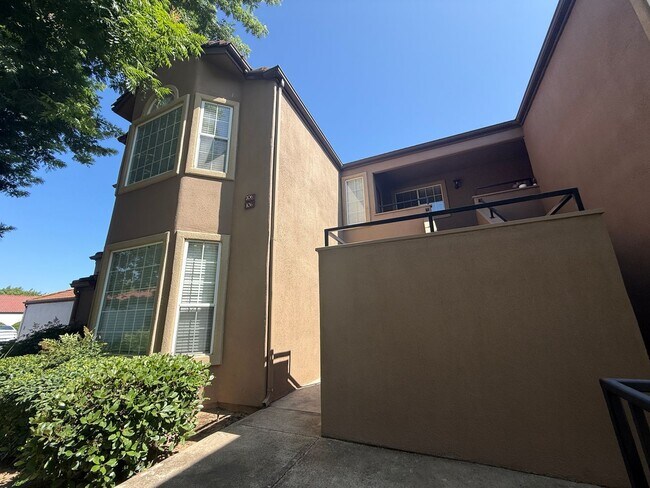 Building Photo - Must See!! Gorgeous 2 Bedroom, 2 Bathroom ...