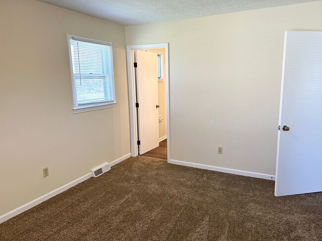 Building Photo - Mt Tabor ranch home with basement      20260804