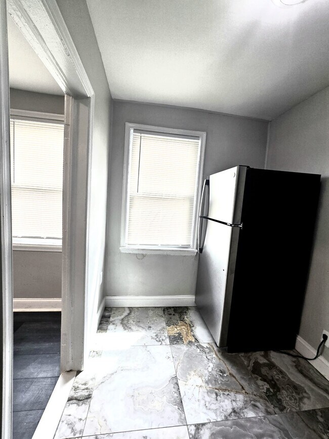 Building Photo - 4020 Edgewood Rd