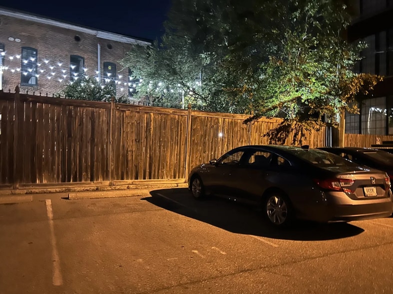 1 Surface Parking Spot - 624 E Walnut St