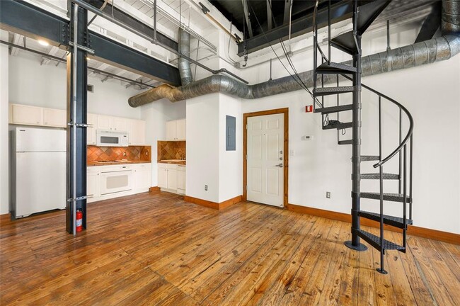 Building Photo - 1011 Wood St