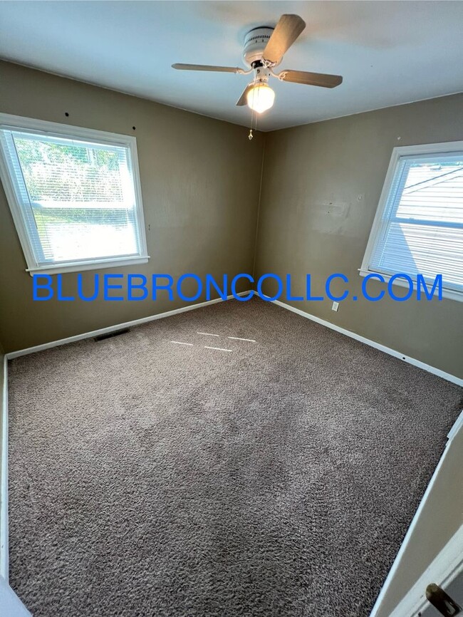 Building Photo - Beautiful house with nice hardwood floors ...