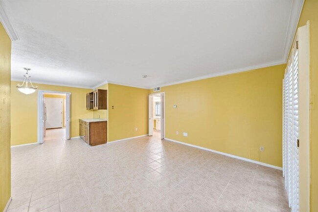 Building Photo - 7600 Burgoyne Rd