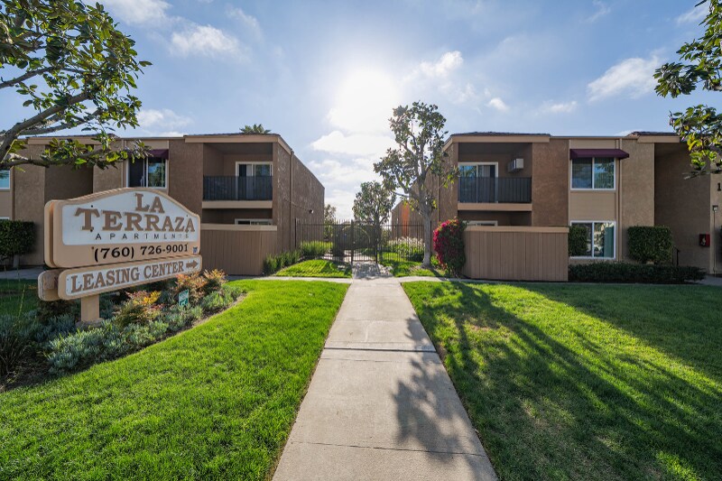 Building Photo - 1440 Oak Dr