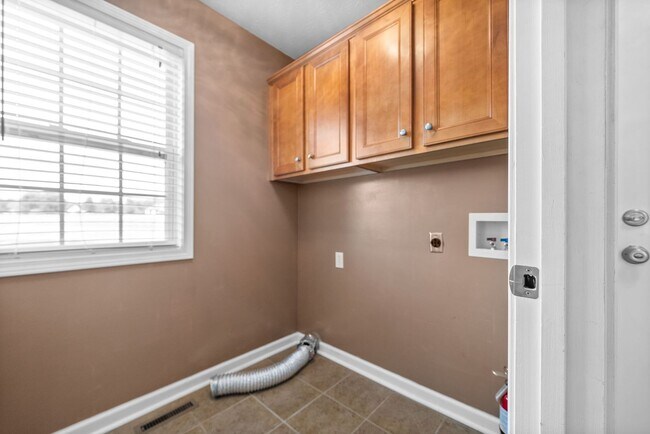 Building Photo - Pet Friendly Three Bedroom with Bonus!