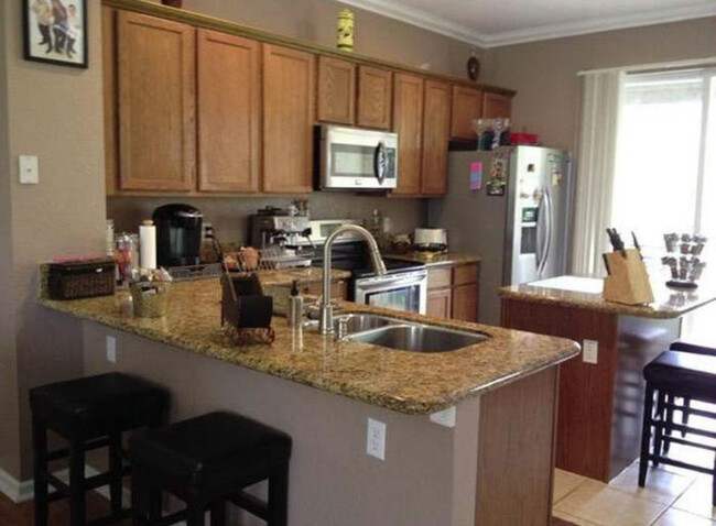Building Photo - 2866 S Oasis Dr