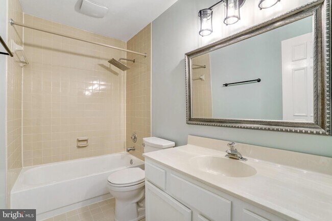 Building Photo - 2131 Kings Mill Ct