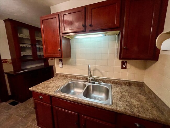 Building Photo - 112 N Roosevelt Ave