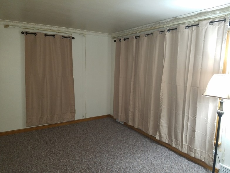 Living Rm - 4320 N 64th St