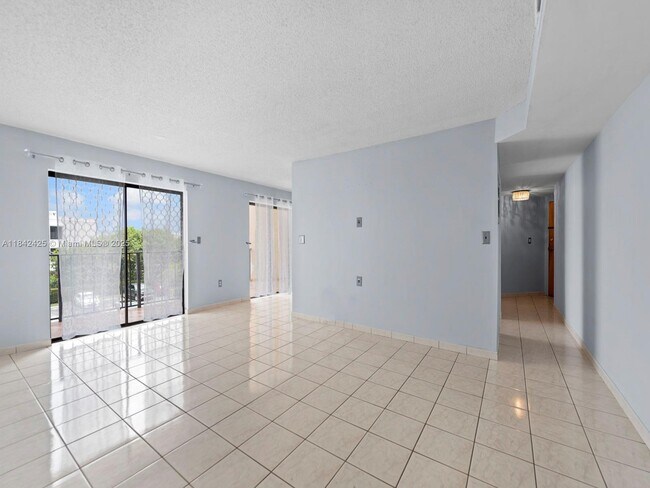 Building Photo - 1820 W 53rd St