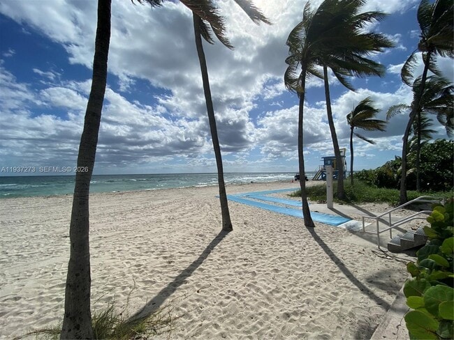 Building Photo - 2500 NE 209th Terrace