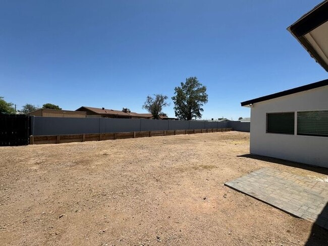 Building Photo - Apply Here: https://realty480pm.appfolio.c...